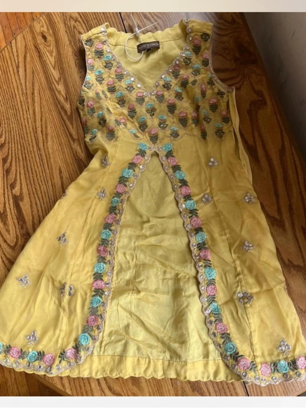 Yellow Embroidered Indian Kurta Set with Mirrorwork - Picture 3 of 8